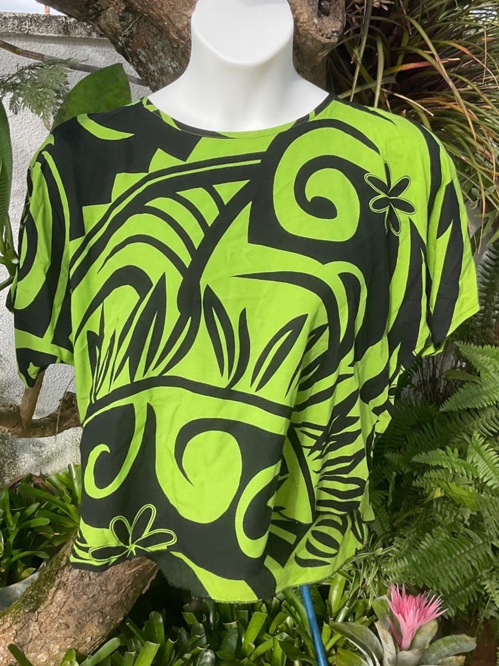Ciel Blue Hawaii Green & Black Top Size S
